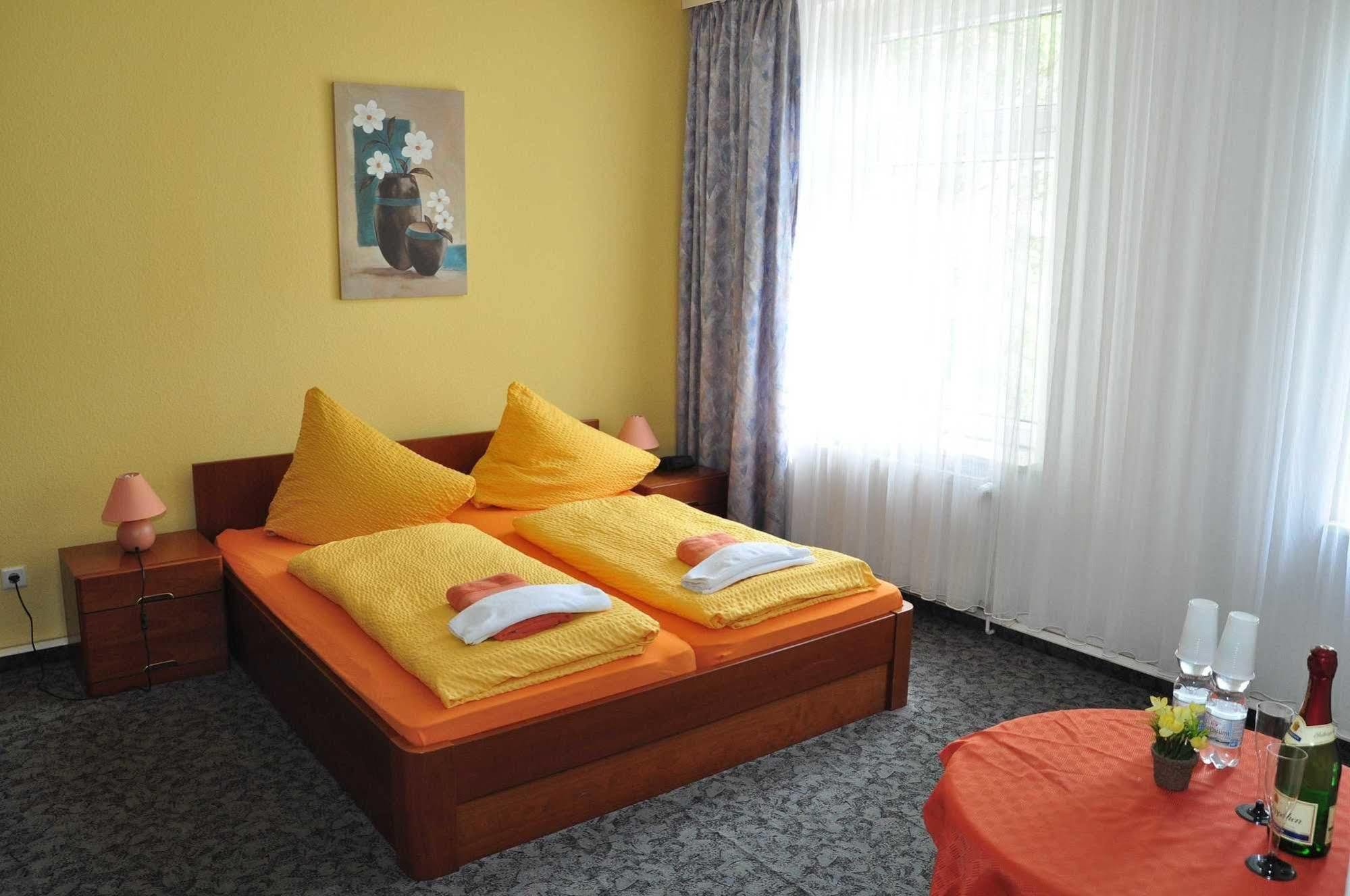 Pension Leipzig Georgplatz Екстериор снимка
